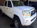 2006 TOYOTA TACOMA, WHITE, SR5, PRE-RUNNER, CREW CAB, 4.0L, AT, 2WD.  Z26370